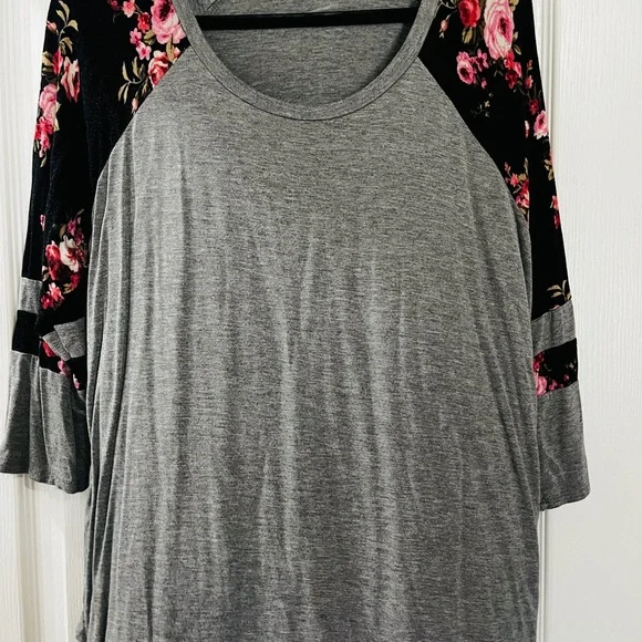 Maurice’s Casual mid length sleeve floral shirt - Picture 4 of 7